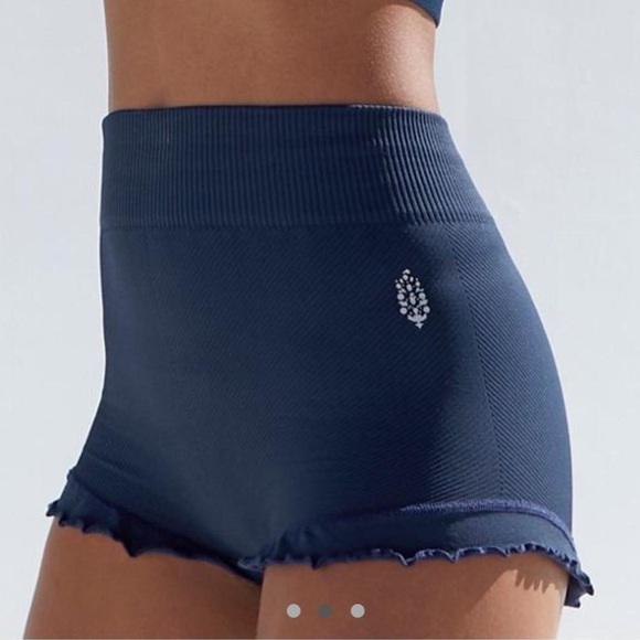 Free People Movement Flirty Shorty Shorts in Black - Size M/L - Picture 10 of 11